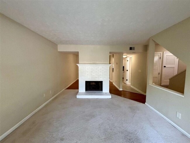 Building Photo - 666 Stratford Green