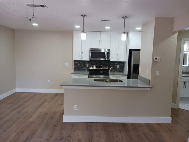 Building Photo - 623 Dory Ln