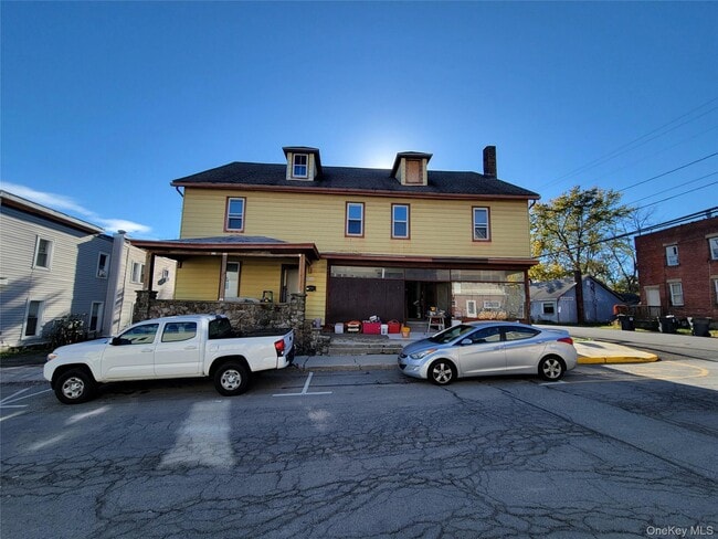 Primary Photo - 204 Main St