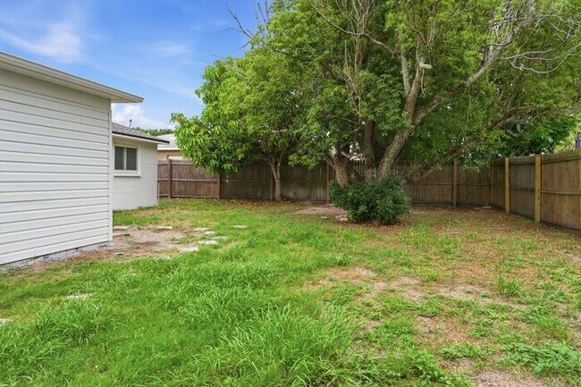 Building Photo - Renovated Home near downtown New Port Richey