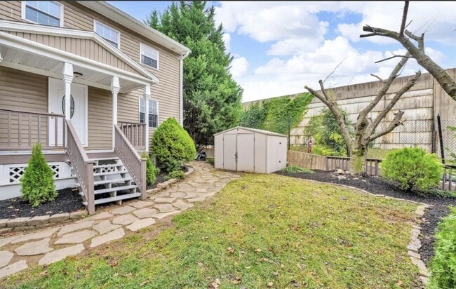 Building Photo - Arlington