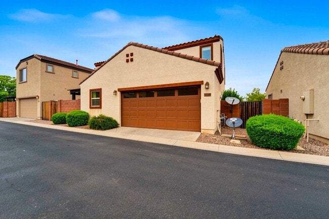 Building Photo - 2220 S Ponderosa Dr