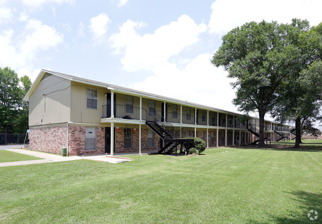 Building Photo - Southern Oaks Apartments