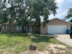 Building Photo - Large  3 bedroom, 2 bath pool home.