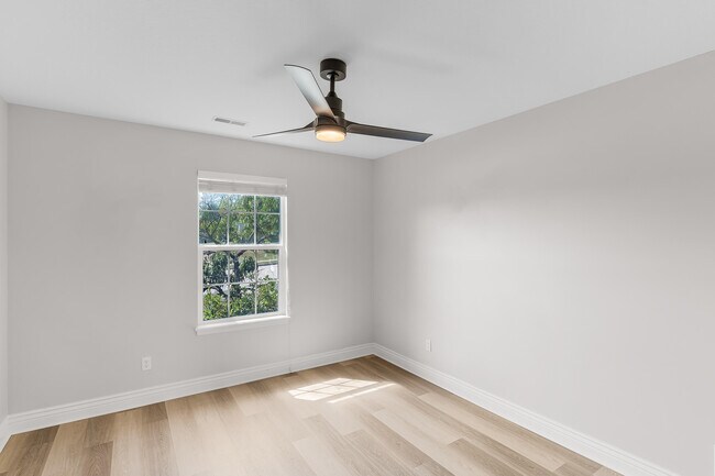 Building Photo - 1704 Ballentine Ln