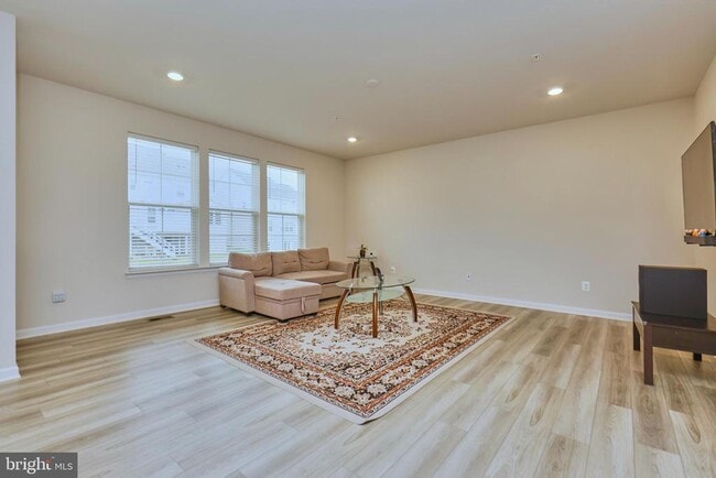 Building Photo - 1006 Shenandoah View Pkwy