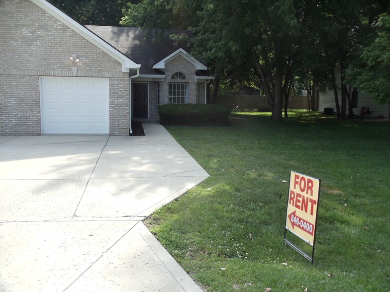 Primary Photo - 10755 Ruckle St