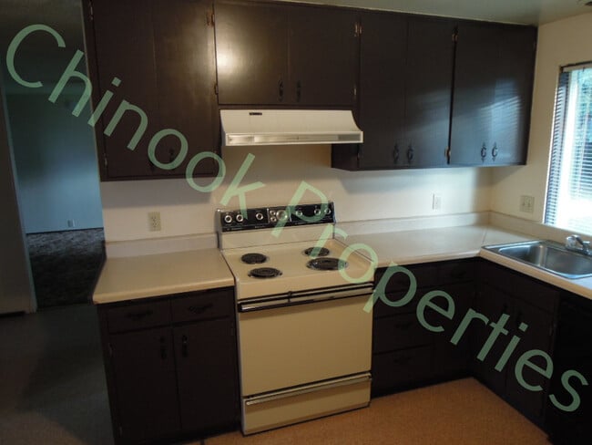 Building Photo - Charming 4 Bedroom Home in Cal Young Neighborhood