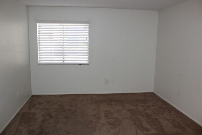 Building Photo - Nice 2 bedroom 2 bath condo!