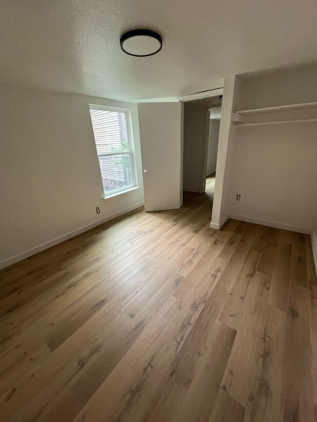 Building Photo - 4 Bed, 2 Bath Home Near Downtown San Antonio