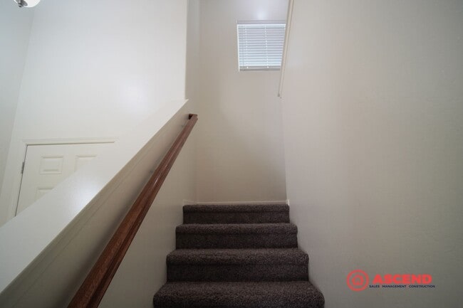 Building Photo - Stunning 2 Story Home!