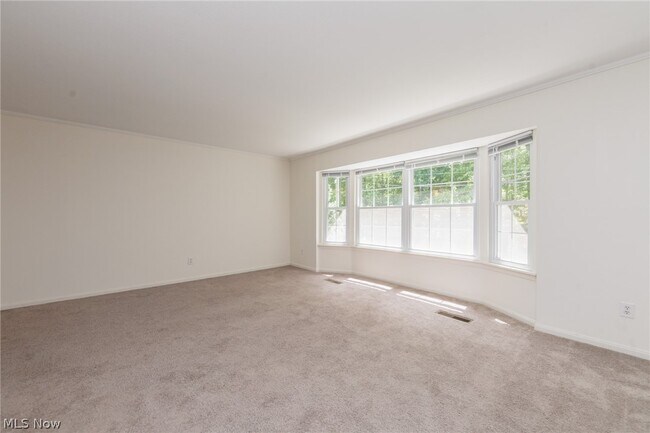 Building Photo - 7020 Carriage Hill Dr