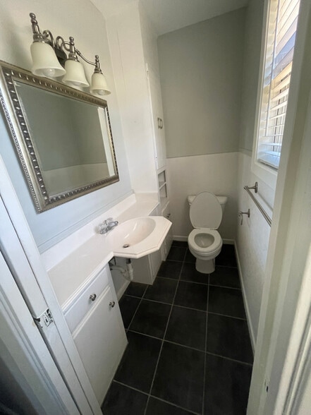 Building Photo - 2305 Linwood Ln