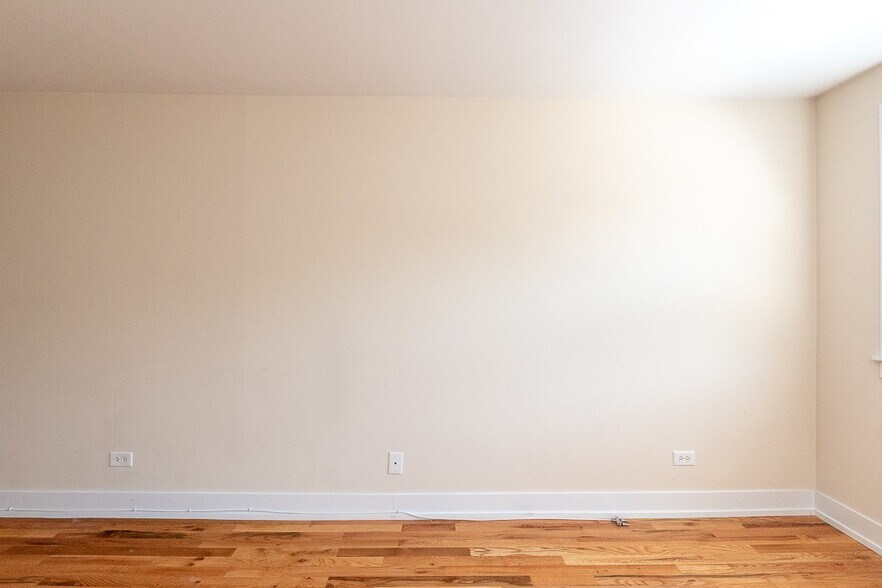 Building Photo - 567 W Arlington Pl