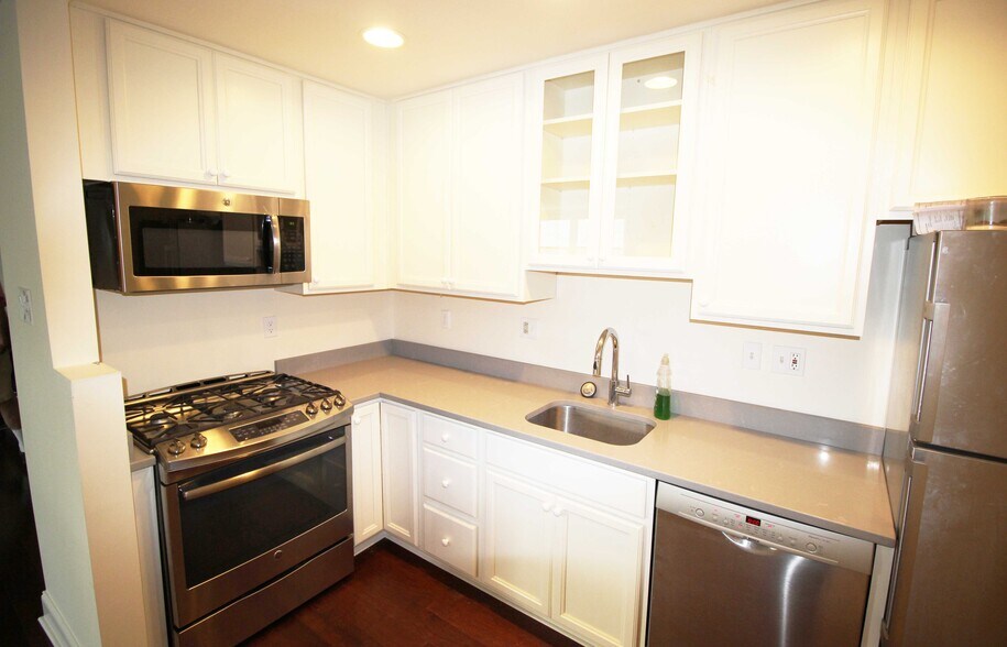 Building Photo - 2511 St Charles Ave