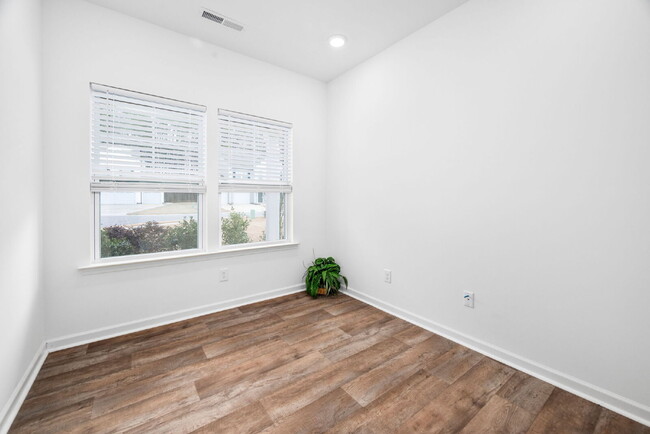 Building Photo - Spacious 4-Bedroom Rental in Desirable Arl...