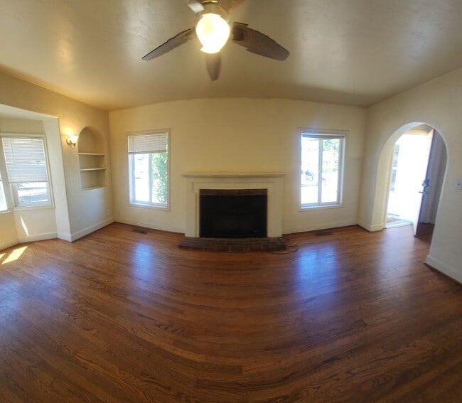 Building Photo - 7 Bedroom 3 bath home close to POLY!!!!