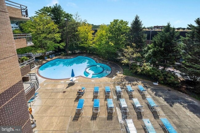 Building Photo - 2111 Wisconsin Ave NW