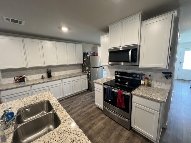 Building Photo - 317 Denison Dm
