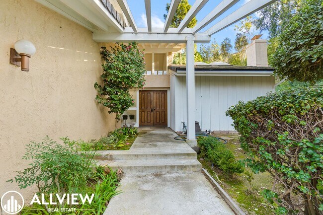 Building Photo - Spacious 4 bed, 2.5 bath Home Available Now in the Turtle Rock community