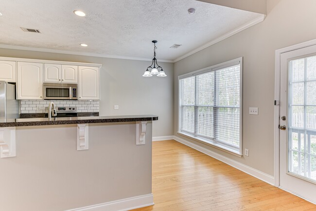 Building Photo - 4116 Chastain Dr