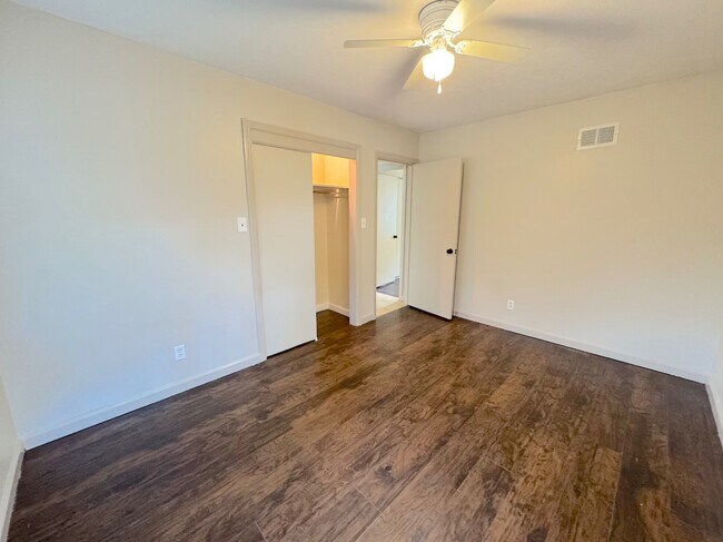 Building Photo - 106 Paradise Dr