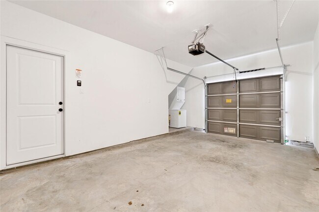 Building Photo - 3238 Frying Pan Place