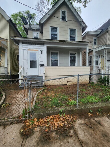 Building Photo - 202 Hallock Ave