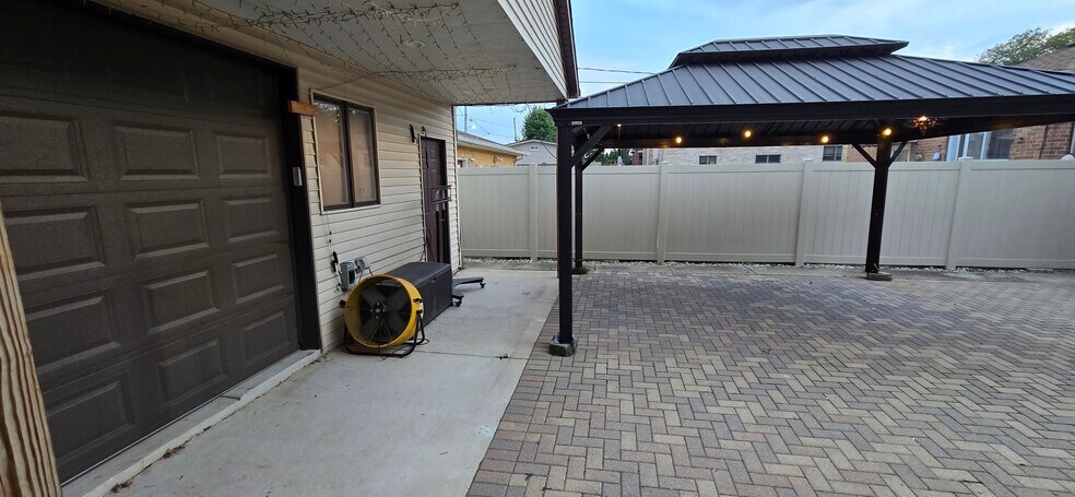 Building Photo - 5155 S Mobile Ave