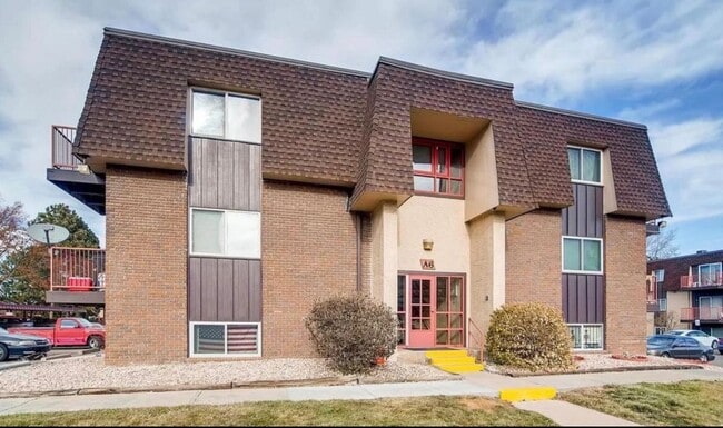 Building Photo - Quiet & Private Condo Retreat in the Heart...