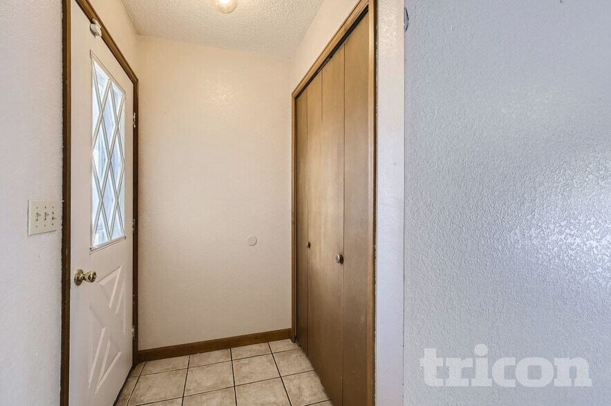 Building Photo - 4937 W 8th Street Rd