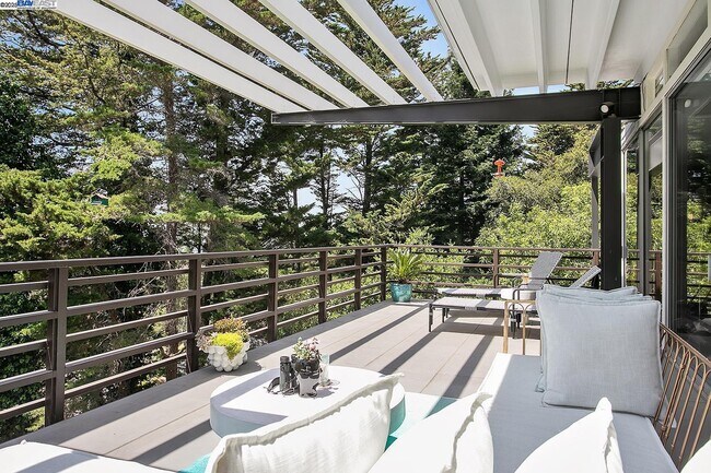 Building Photo - 6624 Saroni Dr