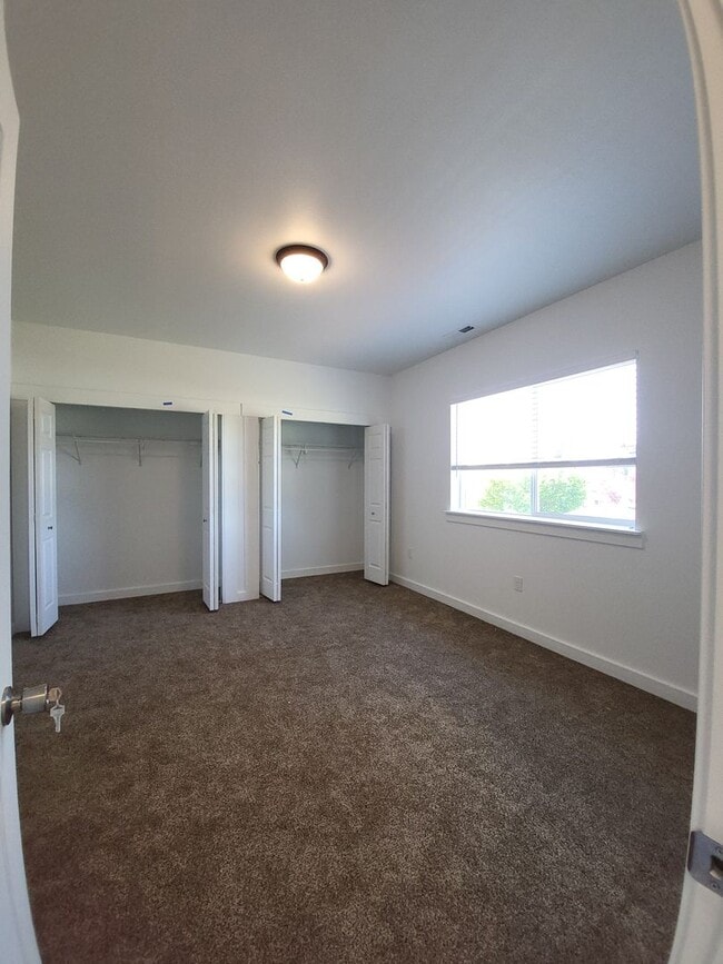 Building Photo - 683 Bryden Ave