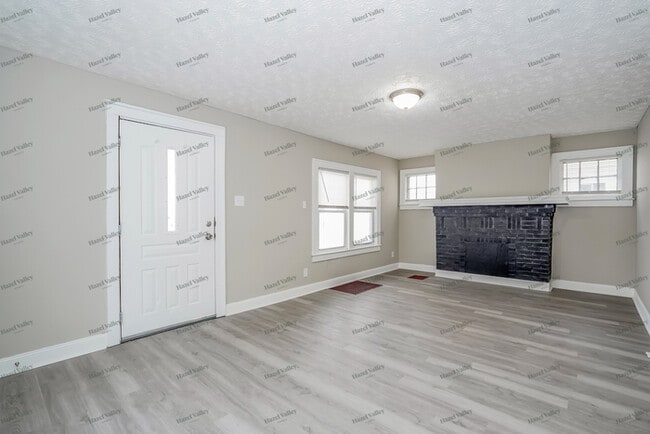 Building Photo - 1094 E 16th Ave