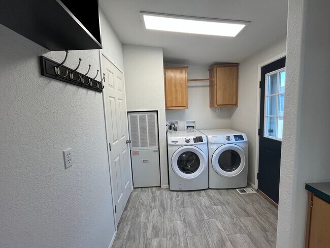 Building Photo - 1404 River Run Ln