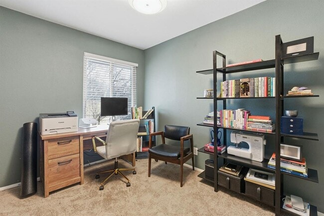 Building Photo - 905 Silver Quail Ln