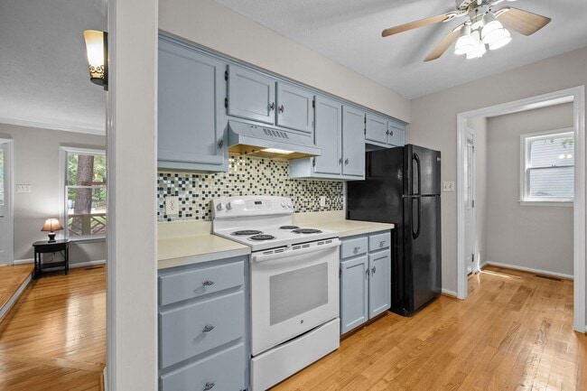 Building Photo - Inviting 3br house in Morrisville with woo...