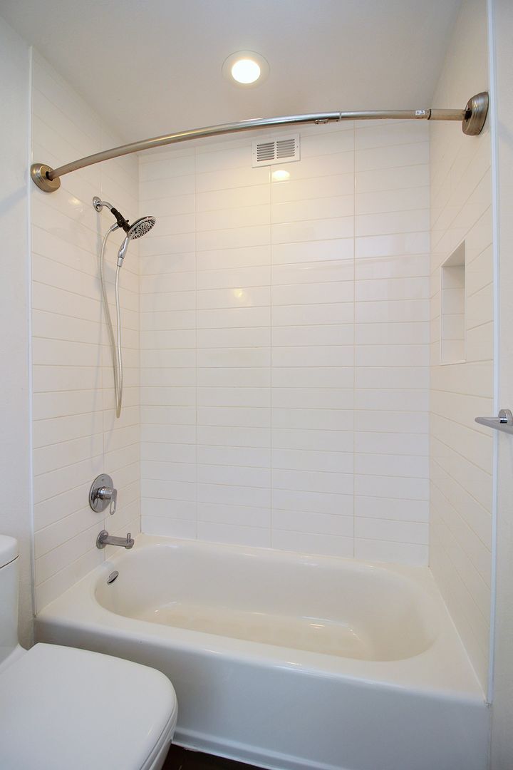 Building Photo - 1480 N Jarrett St