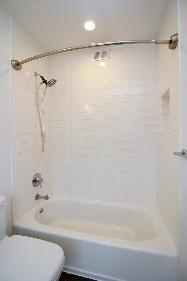 Building Photo - 1480 N Jarrett St