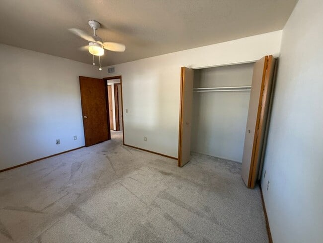 Building Photo - 2 Bedroom 1 Bath Contact Property Pros Property Management