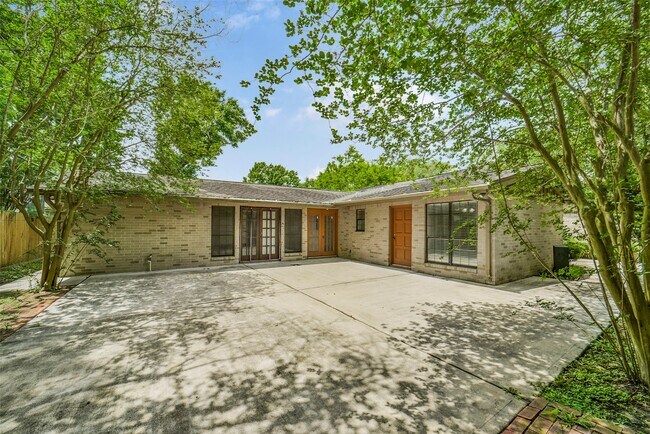 Building Photo - 5147 Beechnut St