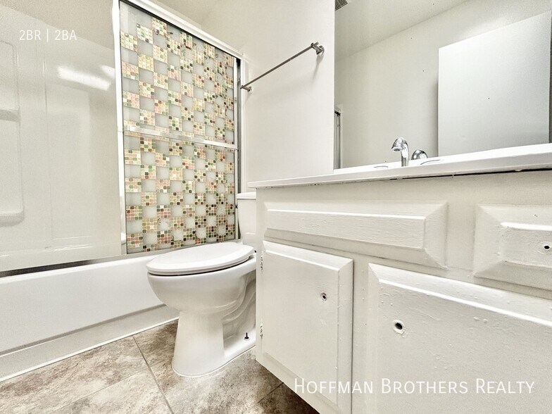 Building Photo - 10535 Lindley Ave