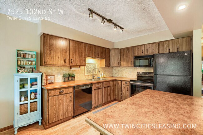 Building Photo - 7525 W 102nd St