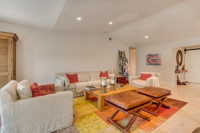 Building Photo - 2312 Las Casitas Dr