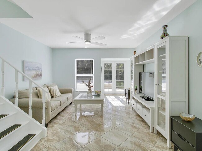 Building Photo - 1310 Manor Dr