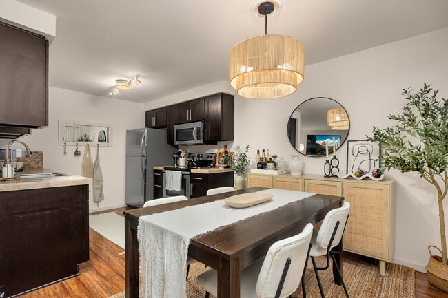 Building Photo - 215 9th St