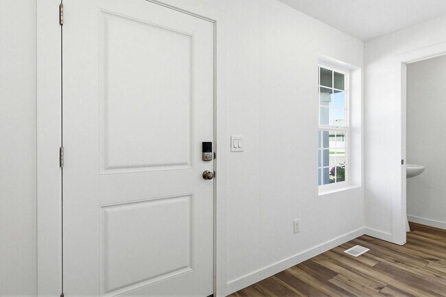 Building Photo - Stunning 4-Bed Home with 3-Car Garage in Cirrus Pointe – Caldwell