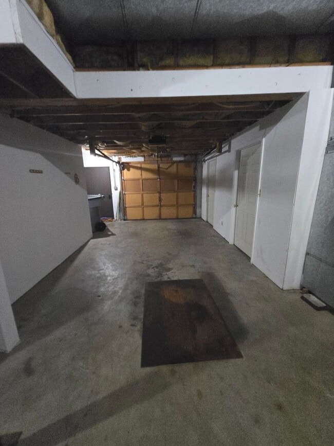 Building Photo - Spacious 3-Bedroom Condo in Gated Communit...