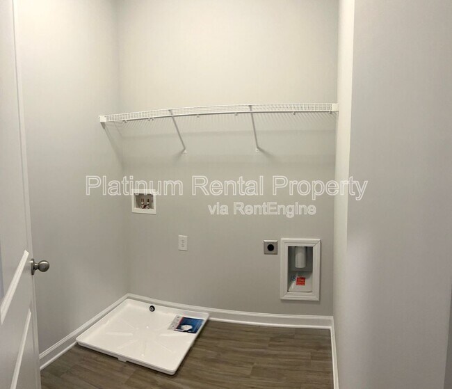 Building Photo - 4579 Silver Oak Dr SW