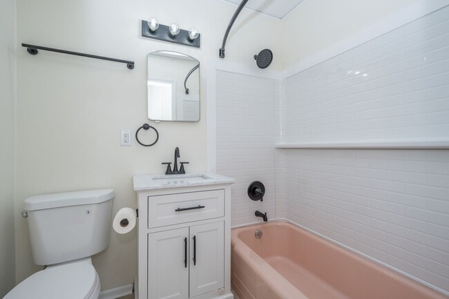 Building Photo - # Charming Greenville Home with Excellent ...
